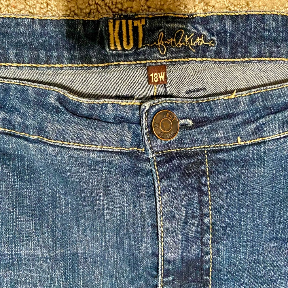 Kut from the Kloth 18W Blue Embroidered Pockets Med Wash Straight Leg Jeans - Picture 3 of 10